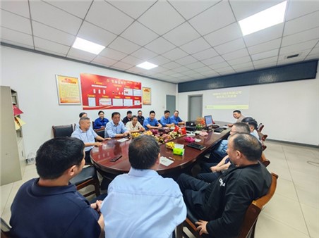 致敬奉獻(xiàn)歲月，溫情送別故人